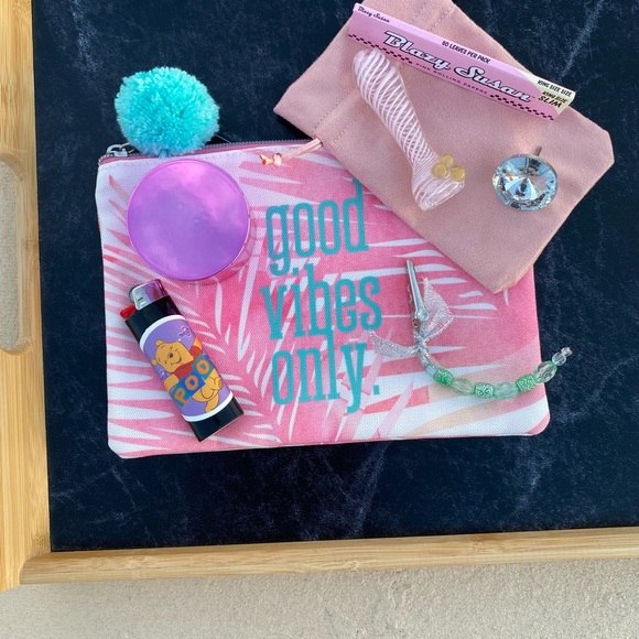 When A Woman Smokes Kit 💨 - Picture 7 of 10